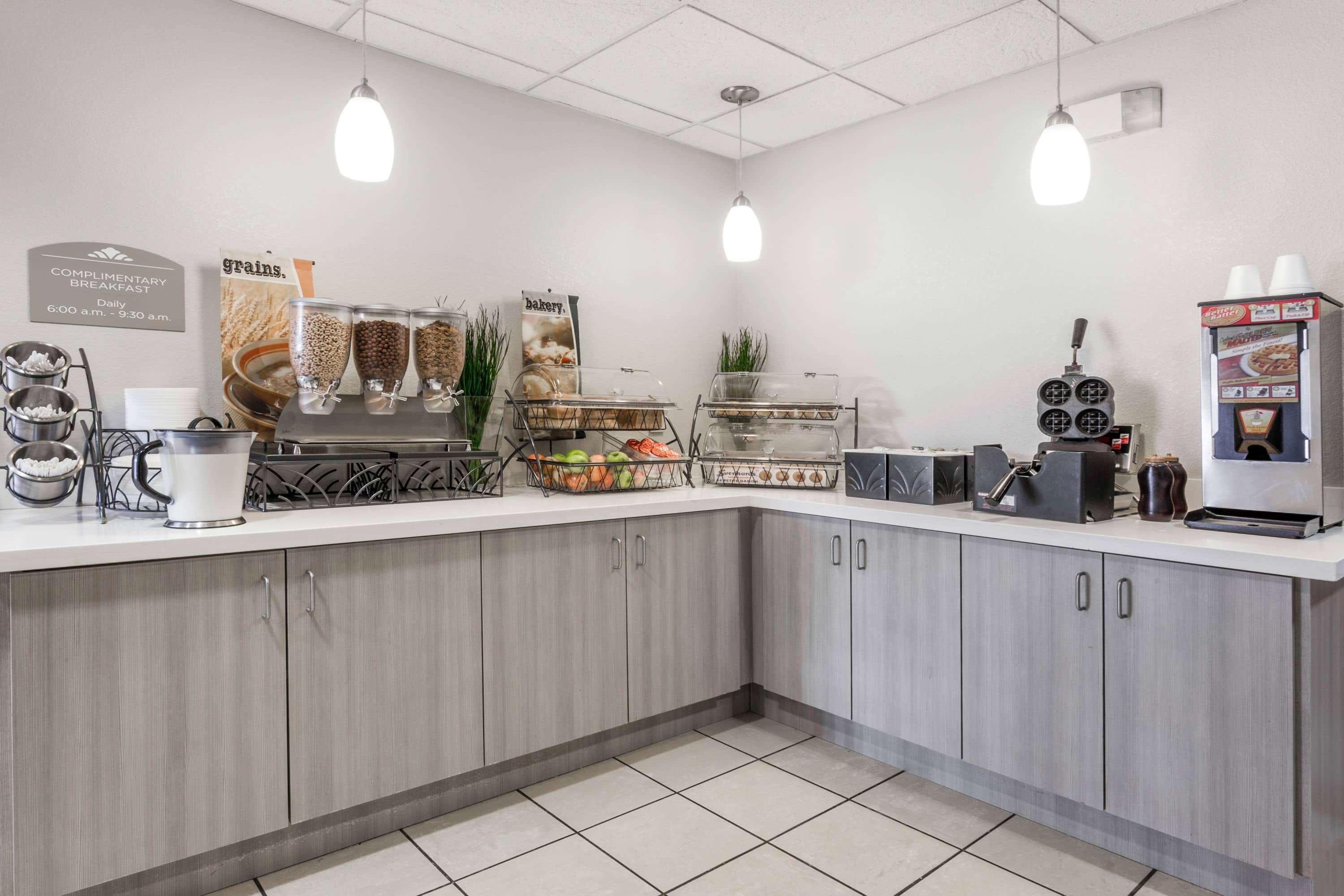 Microtel Inn & Suites Modesto Ceres Экстерьер фото